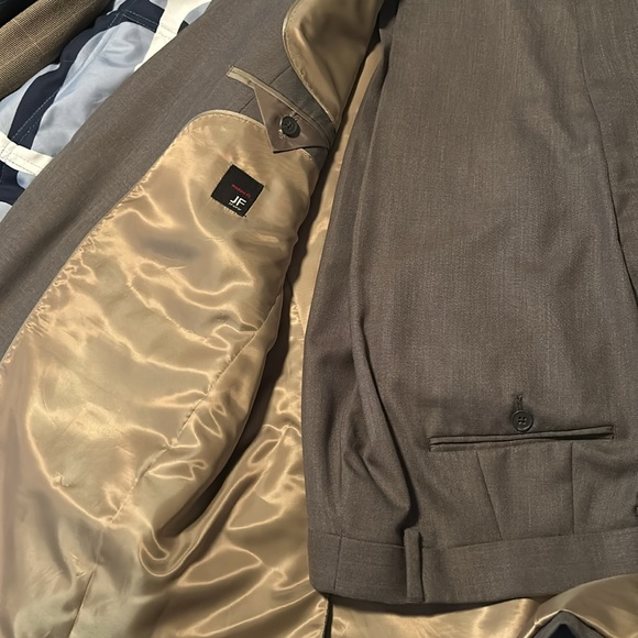 Gray J.Ferrar Suit 44 R Jacket 38x29 Pants - Like New - Picture 2 of 8